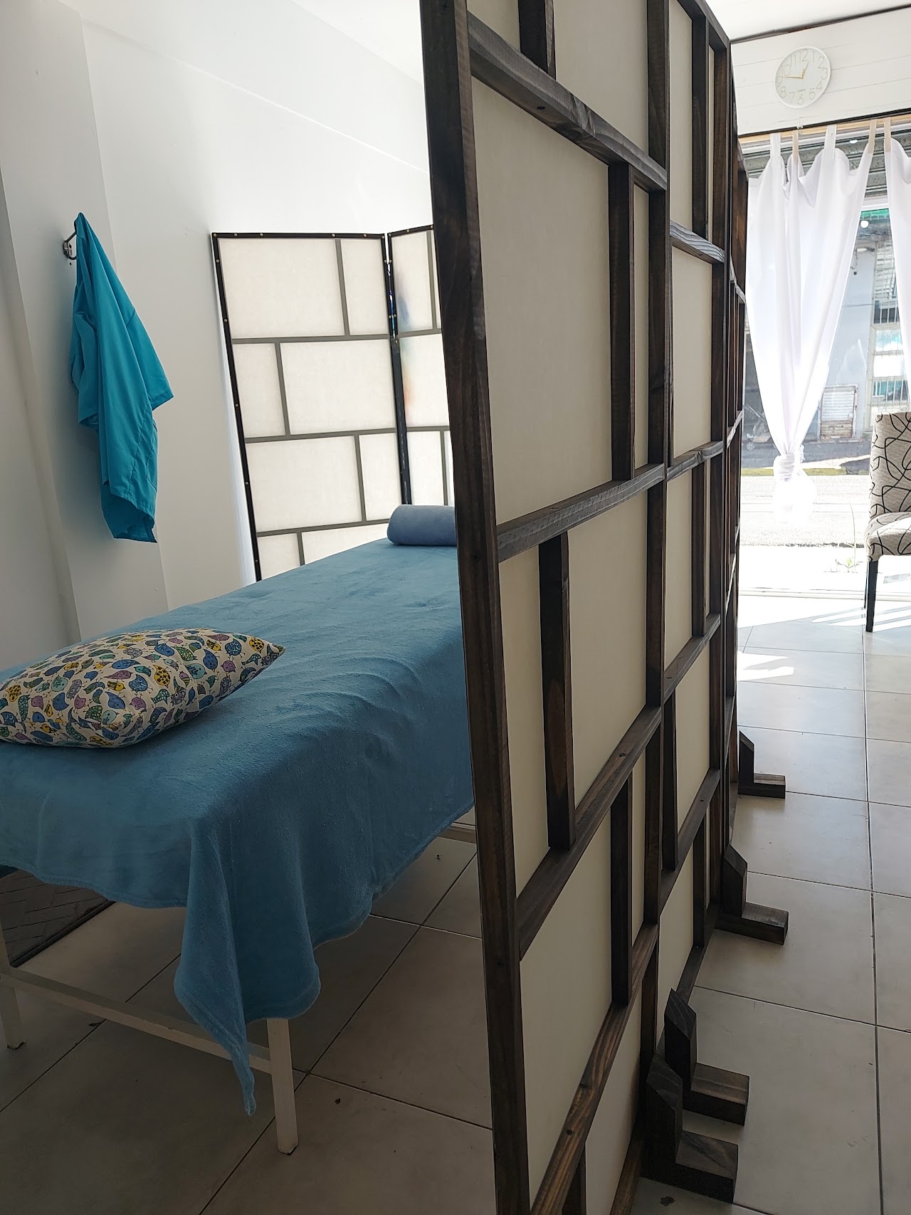 Cabina de masajes con piedras calientes y aromaterapia en RELAX.E Hudson